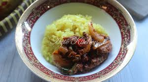 Satukan bawang besar, bawang putih, cili padi dan ikan. Sambal Sardin Ala Raja Permaisuri Agong Azie Kitchen