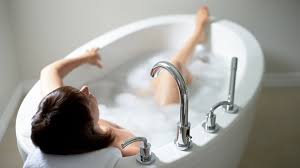 Los beneficios ocultos de tomar un baño de agua caliente - Infobae