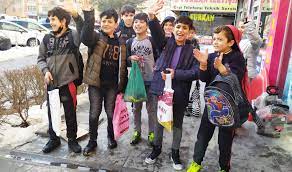 Konya'da çocuklar üç ayları "şivlilik" sevinciyle karşılıyor