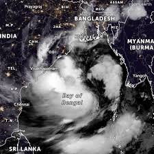 Mount #etna erupted again this morning, its ash plume. Zoom Earth On Twitter Satellite View Of Cyclone Yaas This Morning In The Bay Of Bengal Cycloneyaas Yaascyclone Currently Forecast To Make Landfall Southwest Of Kolkata In 2 Days With Maximum Winds