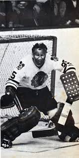 Esposito was a goaltender for the blackhawks from 1969 until 1984. Tony Esposito Sporting His Early Mask In The Late 1960 S La Kings Hockey Hockey Goalie Goalie Mask