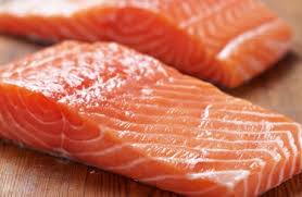 salmon fillet farmed nutrition facts
