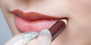 how to make big lips look smaller 6 steps