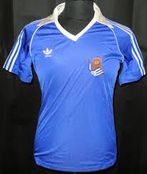 Topjersey provides the football shirts and soccer jerseys with diverse styles，thailand quality, and cheap price. Real Sociedad Away Baju Bolasepak 1982 1985