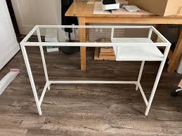 Zwei Ikea Vittsjö Laptop Tische