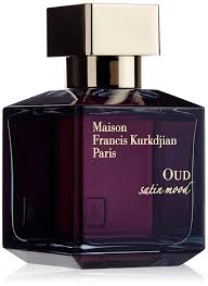 An abundance of roses from turkey and tunisia round out the oud wood's dark, animalistic tones with their sensuality, before enveloping the. Amazon Com Maison Francis Kurkdjian Oud Satin Mood Eau De Parfum Spray 70ml 2 4oz Beauty