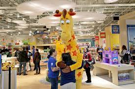 toys r us making another comeback