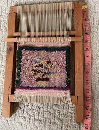 vinage small wood loom rug carpet
