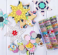 me and my   guys  english paper piecing hexagon quilt   quilting     Flossie Teacakes   blogger