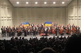 ukrainian orchestra plays and freedom