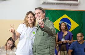 Bolsonaro insiste en que no piensa decretar un cierre total mientras gobernadores y alcaldes adoptan tímidas el senador flavio bolsonaro recibe las críticas de los asesores presidenciales y de sus. Tropical Trump Who Is Brazil S New President Jair Bolsonaro