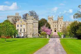 The castle is the largest inhabited castle in the world and the oldest in continuous. Private Windsor Castle Besichtigung 2021 London Tiefpreisgarantie