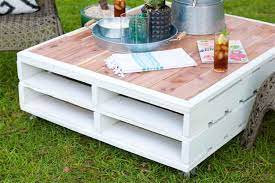 Diy Pallet Coffee Table Gets An Outdoor