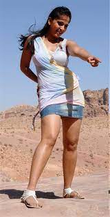 Bipasha basu shows thunder thighs! Anushka Shetty Hot Legs 58927