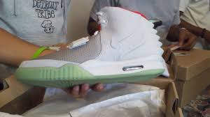 If we're ranking shoes based on the design, though, this hardly has any. 1 000 Kanye West Sneakers Sell Out In A Flash Cbs Detroit