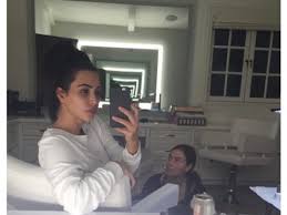 kim kardashian posts no makeup selfie