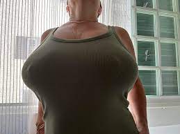 I always think my boobs are too big to go “no bra!” : rnobra