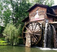six reasons to go to dollywood plus