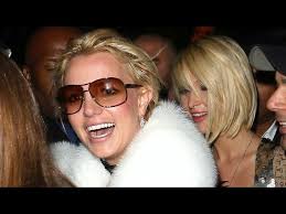 לשיאו בשנת 2007, כשהייתה רק בת 25 וכבר עם קריירה מפוארת מאחוריה. That Time Britney Spears And Paris Hilton Partied All Night And The Paps Got Pepper Sprayed 2007 Youtube