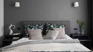 what color bedding goes with a gray