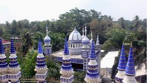 Inilah yang menjadi daya tarik masyarakat untuk berkunjung dan menikmati keindahan. Masjid Malang Nusagates