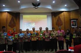 Cerkak di dalam bahasa indonesia dinamakan cerpen. Mgmp Bahasa Jawa Dan Katasapa Terbitkan Buku Dan Antologi Cerkak Pemerintah Provinsi Jawa Tengah