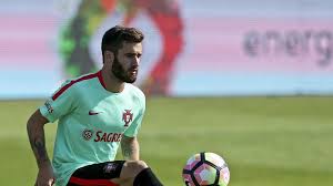 Our biography of rafa silva tells you facts about his childhood story, early life, parents, family, girlfriend/wife to be (claudia duarte), lifestyle, net worth and personal life. Transfer Talk Rafa Silva Signs For Benfica Galastaray Poach Mls Midfielder The National