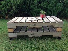 Outdoor Pallet Coffee Table With Wheels