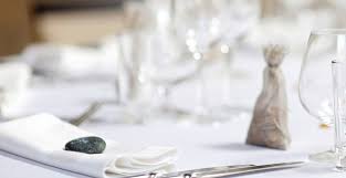 Gäste, die besonders gut zusammenpassen, sitzen an einem tisch und. Tischkarten Hochzeit Individuell Gestaltet