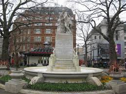 A statue of william shakespeare, sculpted by giovanni fontana after an original by peter scheemakers, has formed the centrepiece of leicester square gardens in london since 1874. Shakespeare Statue Leisester Square London Love Leicester Square Statue