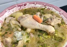 Ada sup ayam yang ditumis dahulu segala perencahnya. Cara Mudah Masak Sup Ayam Yang Simple Dan Lezat