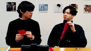 Натали портман, хьюго уивинг, стивен ри и др. Bts Taekook Goes Live Taehyung Aka V And Jungkook Show Their Origami Skills Mouth Itaewon Class Dialogues More