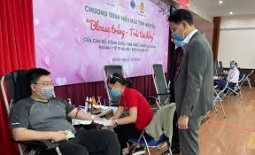 Hàng trăm cán bộ, nhân viên y tế Thủ đô tham gia hiến máu cứu người -  Hànộimới