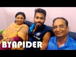 क्रिकेटर हार्दिक और क्रुणाल पंड्या के पिता का हार्ट अटैक से निधन. Hardik Pandya Family Photos Father Mother Brother Youtube