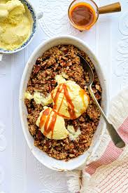 apple crumble with oat topping