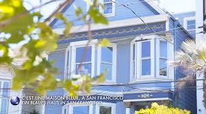 c est une maison bleue belle et bien