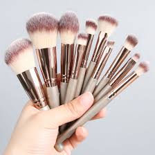 essential travel makeup brush set