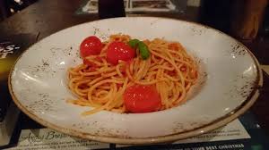 vegan pasta with tomato sauce picture