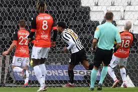 Lorient, in a dangerous zone, hosts angers, who are in a quiet position and have nothing at stake. Le Telegramme Football Football Ligue 1 Nouvelle Defaite Pour Le Fc Lorient A Angers 2 0