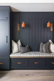 colors that go with navy blue themed rooms