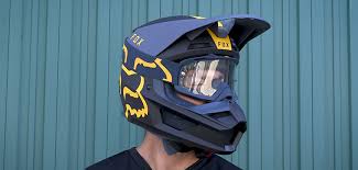 Review Fox V1 2019 The Ideal Helmet To Start In Motocross