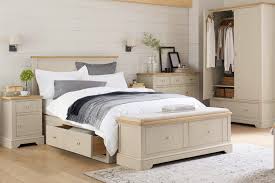 Off white bedroom set furniture distressed lake town 5 pc queen panel dressers sets king size design ideas fabulous 49 wtsenates com ping bedding electronics jewelry clothing bellina ivory off white 7 pc queen panel bedroom traditional. Off White Interior Decor Where To Use It Decor Tips