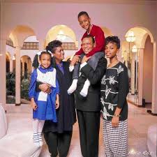 Nation of islam leader louis farrakhan has rubbed shoulders with a number of celebrities over the years. Minister Louis Farrakhan Black Marriage Black Leaders African Diaspora