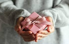 7 unspoken rules of gift giving to follow