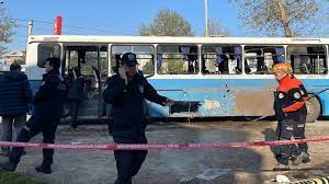 Son Dakika! Bursa Osmangazii'de infaz koruma memurlarını taşıyan otobüste  patlama