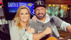 The iced sugar cookies are the perfect christmas cookie because you can decorate it any way you want for the holidays, yearwood says. Garth Brooks Trisha Yearwood Bring Facebook Show To Cbs