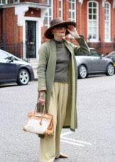 İngiltere'nin nottingham şehrinde yaşayan yaşayan 60 yaşındaki model nicola griffin bir iç çamaşırı koleksiyonun yüzü oldu. 60 Yasindan Sonra Yasli Kadinlar Icin Moda 63 Fotograf 60 Yasindaki Bayanlar Icin Kiyafet