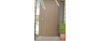 Uma porta de entrada é uma parte essencial do . Porta De Entrada Em Aluminio A Imitar A Madeira