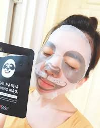 Seperti yang kita tahu, bahwa saat ini banyak sekali brand kecantikan yang mengeluarkan produk untuk merawat kulit wajah, salah satunya . 10 Produk Skincare Korea Terbaik Untuk Memutihkan Wajah
