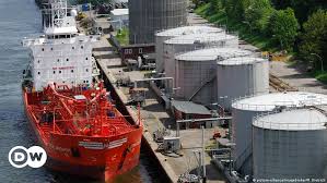 Poland signs 20-year liquefied natural gas deal with US | News | DW |  19.12.2018